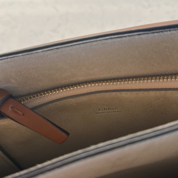 CHLOE
Suede Calfskin Medium Faye Shoulder Bag Tobacco - Picture 8 of 12